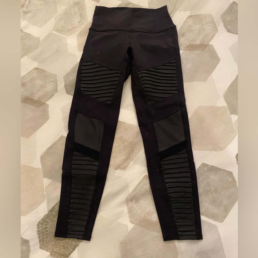 Alo Yoga 7/8 high waist moto legging - black